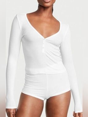 VS White V Neckline Long-Sleeve Top - Women's